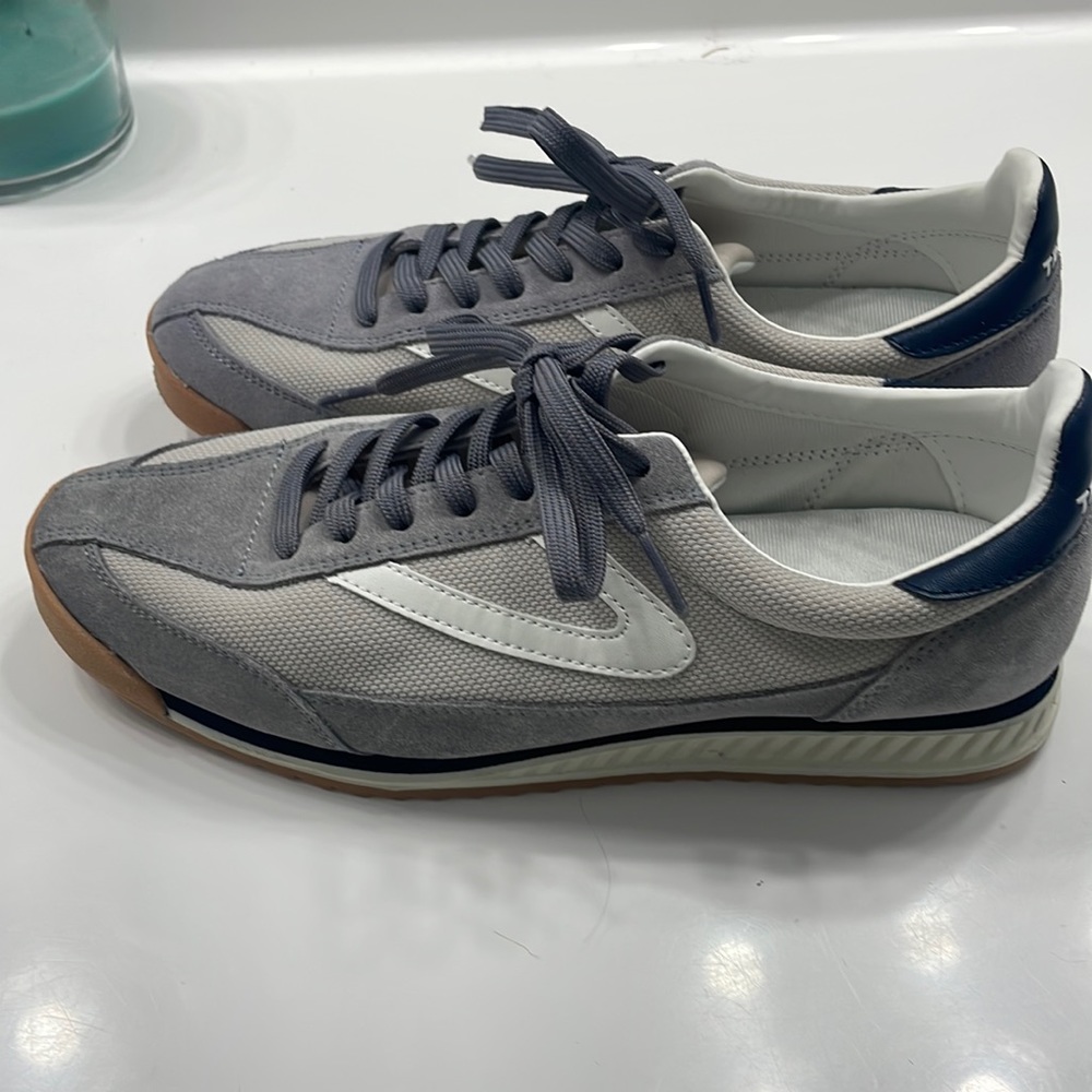 Tretorn shoes size 8.5